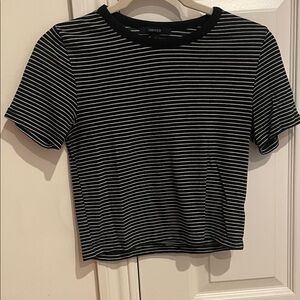 Forever 21 Classic Black and White Cropped Striped Tee